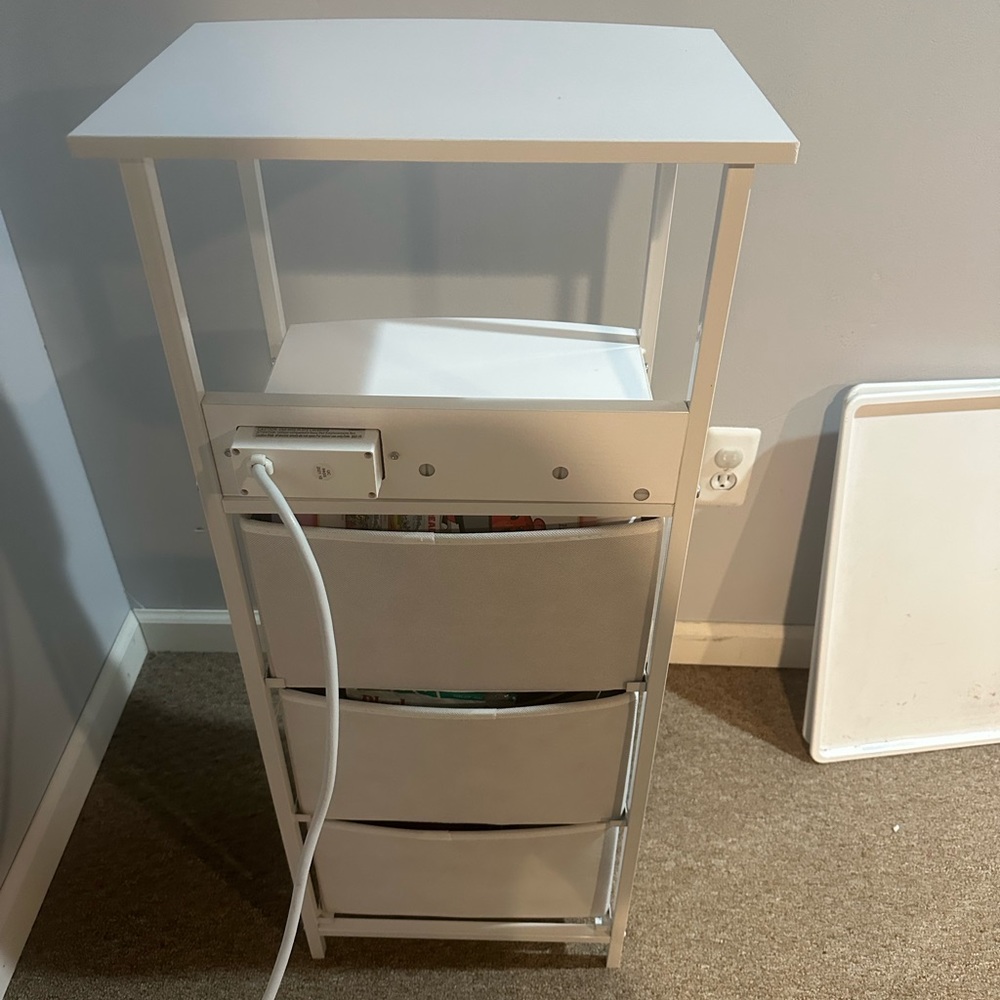 Dormify Nighstand